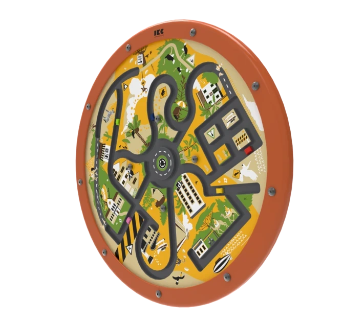 Kruhová stolní hra s oranžovým okrajem a barevným ilustrovaným povrchem se silnicemi, budovami, stromy a cestami, po kterých se kutálí kulička v bludišti. Design je hravý a živý.